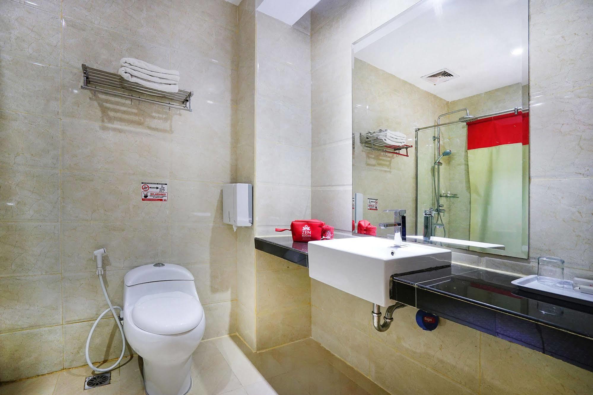 Zen Rooms Near Bcs Mall Penuin Batam Buitenkant foto