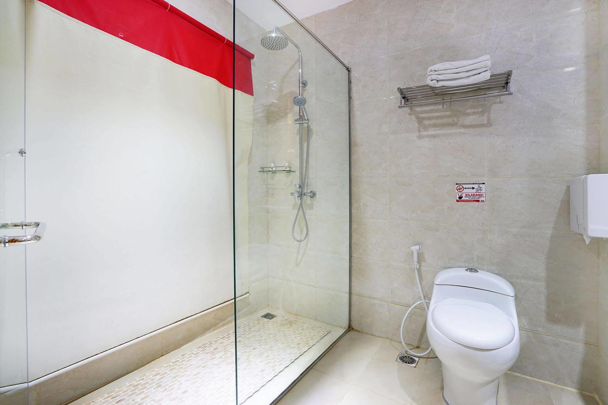 Zen Rooms Near Bcs Mall Penuin Batam Buitenkant foto